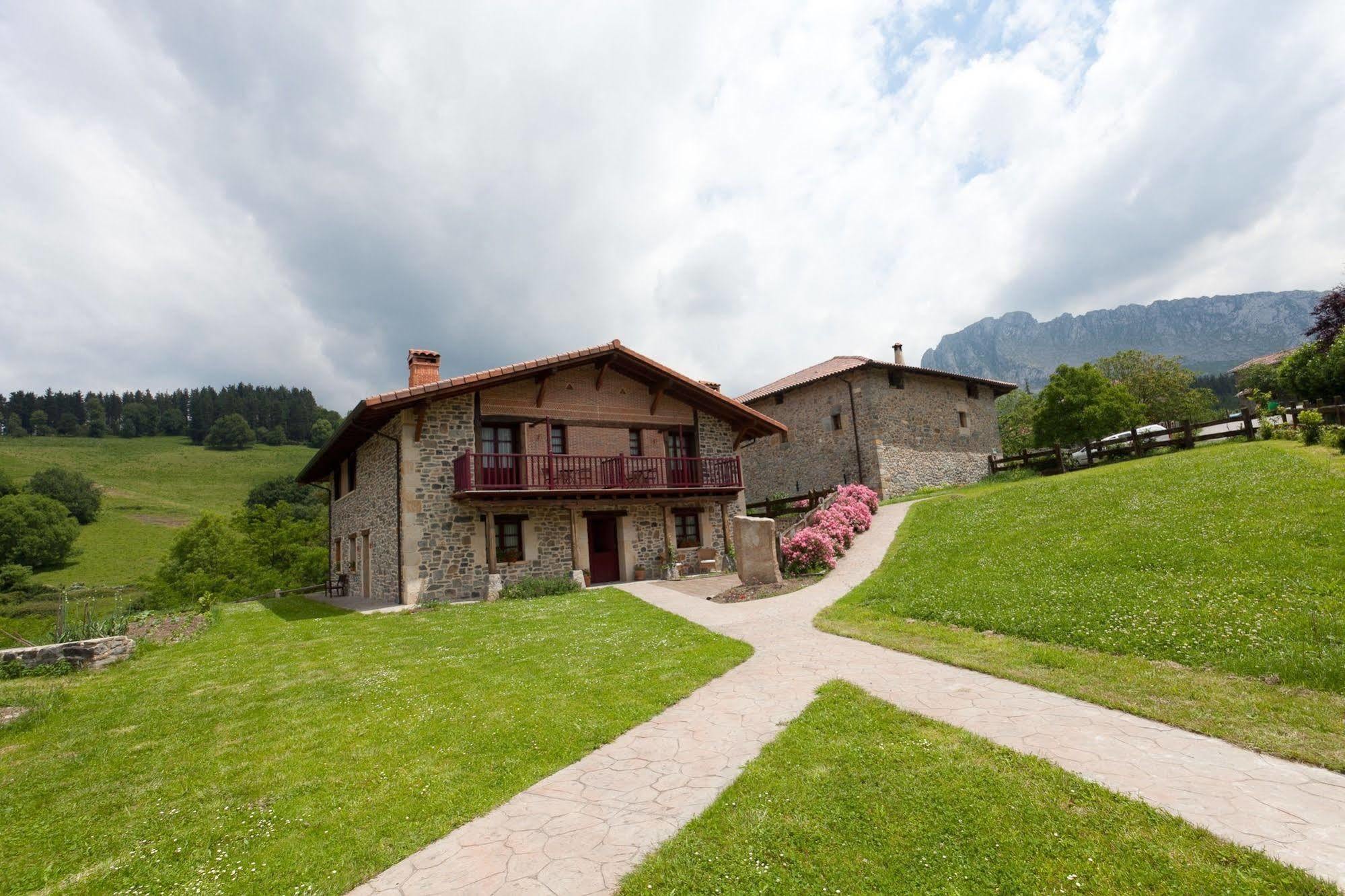 Отель Casa Rural Etxegorri Orozko Экстерьер фото